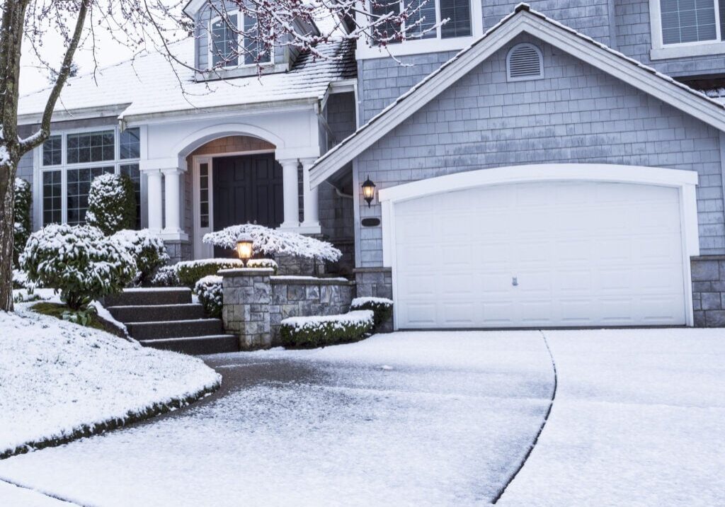 how-cold-weather-can-affect-your-garage-door